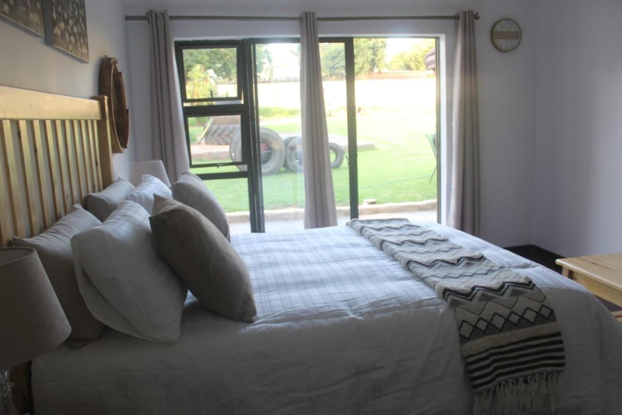Alu Guesthouse Roodepoort Zimmer foto